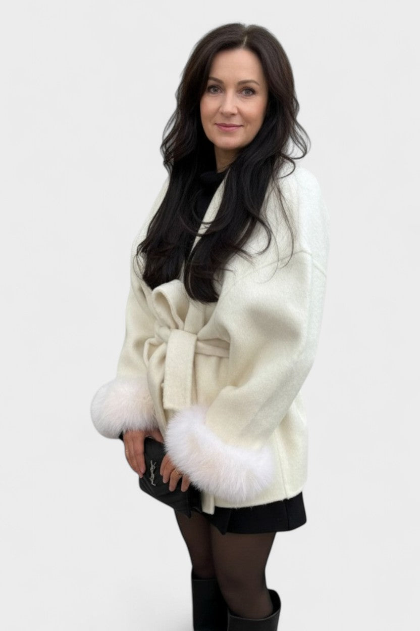 Dagmar™ | Cappotto elegante con pelliccia ecologica