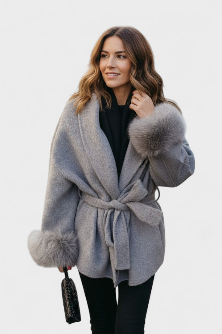 Dagmar™ | Cappotto elegante con pelliccia ecologica